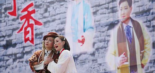 雨花臺上演現(xiàn)代越劇《丁香》