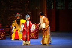京劇《穆桂英大戰(zhàn)洪州》“新裝”登場